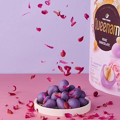 QN06 - Socola hoa hong phu hat hanh nhan-hat dieu-mac ca/ Rose Chocolate Coated Almond-Cashew Nut-Macadamia Nut