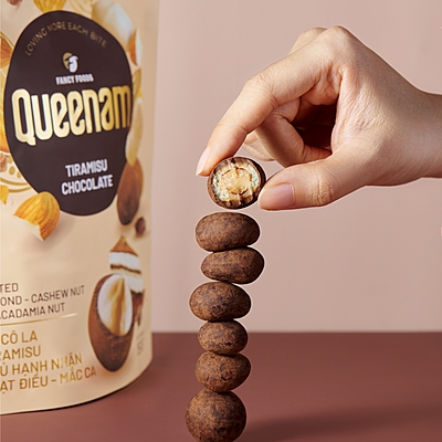 QN02 - Socola tiramisu phu hat hanh nhan-hat dieu-mac ca/ Tiramisu Chocolate Coated Almond-Cashew Nut-Macadamia Nut