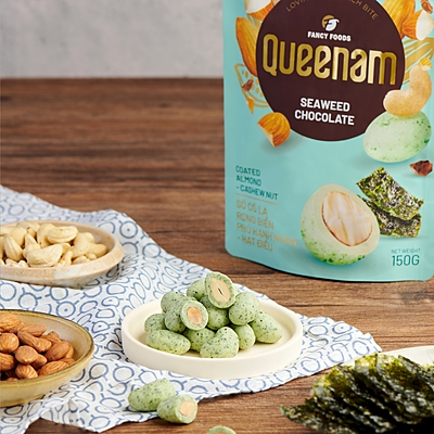 QN03 - Socola rong bien phu hat hanh nhan-hat dieu/ Seaweed Chocolate Coated Almond-Cashew Nut QN03 - Socola rong bien phu hat hanh nhan-hat dieu/ Seaweed Chocolate Coated Almond-Cashew Nut