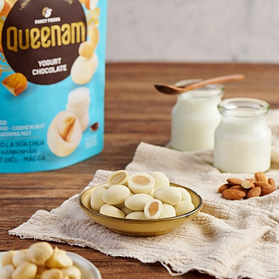QN04 - Socola sua chua phu hat hanh nhan-hat dieu-mac ca/ Yogurt Chocolate Coated Almond-Cashew Nut-Macadamia Nut QN04 - Socola sua chua phu hat hanh nhan-hat dieu-mac ca/ Yogurt Chocolate Coated Almond-Cashew Nut-Macadamia Nut
