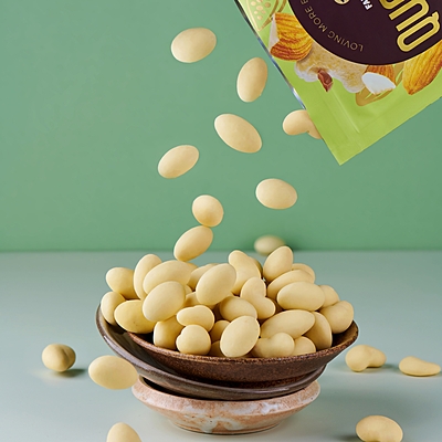 QN05 - Socola Yuzu phu hat hanh nhan-hat dieu/ Yuzu Chocolate Coated Almond-Cashew Nut
