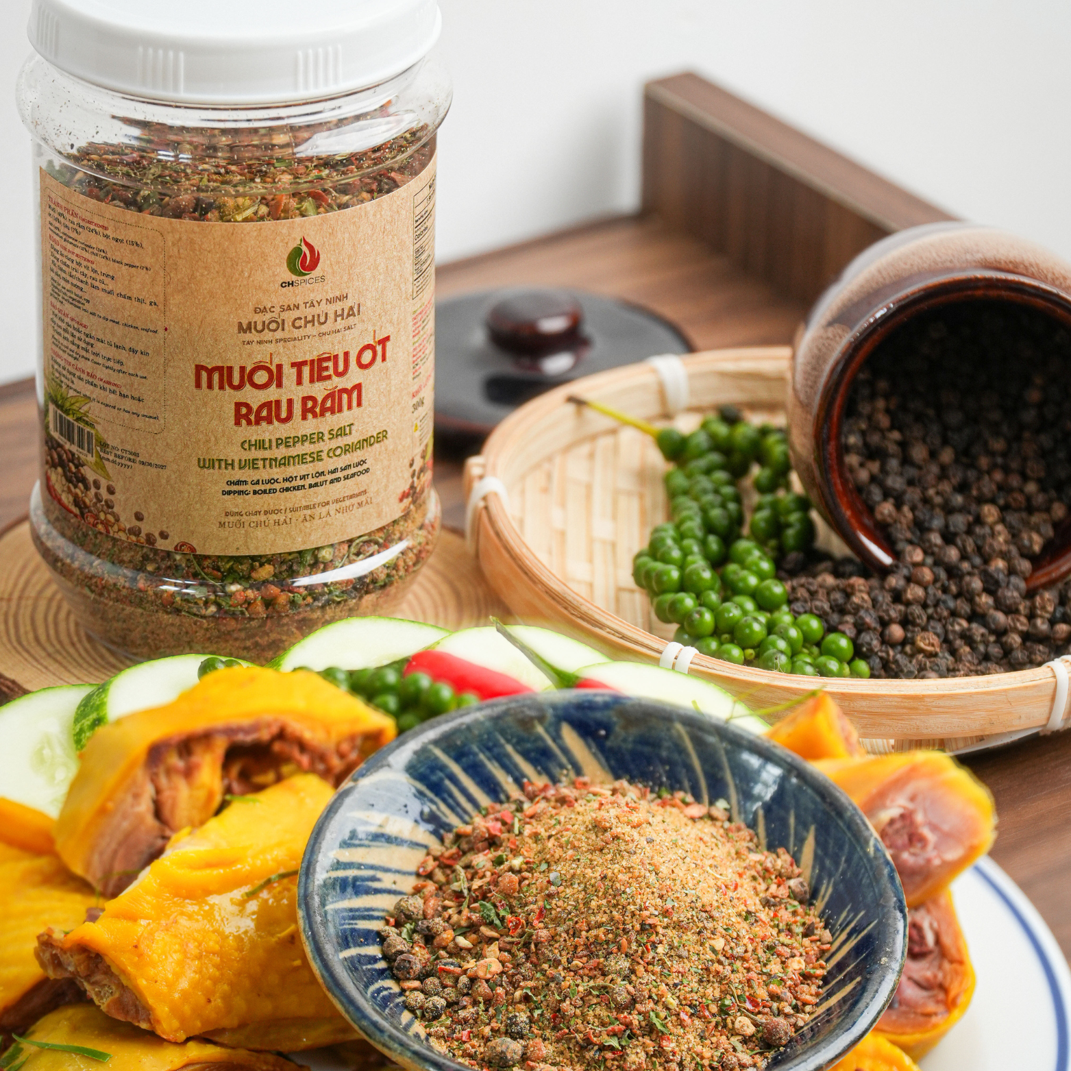 MCH06 - Muoi tieu ot rau ram/ Chili Pepper Salt With Vietnamese Coriander * 300g x 40 Units