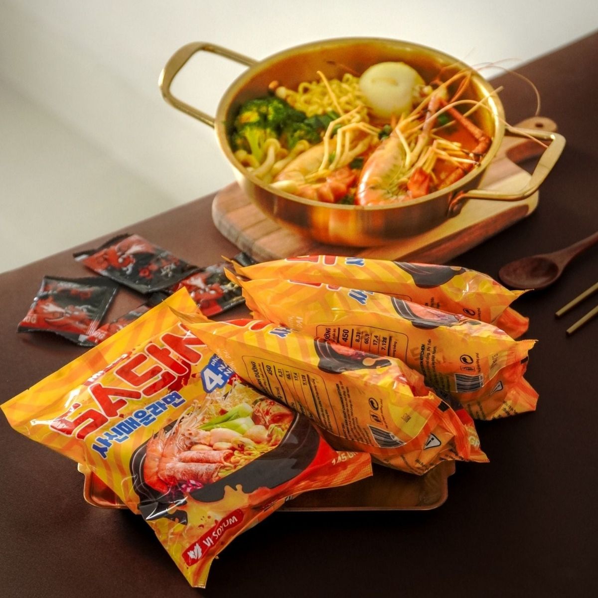 SASIN02 - Mi Sasin vi Soyum/ Sasin Instant Noodle - Soyum flavor * 145g x 75 Units