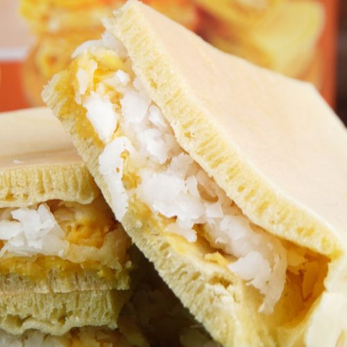 CT002 - Banh Dua Tan Da Ca De Truyen Thong / Traditional Coconut Cake With Ca De Paste